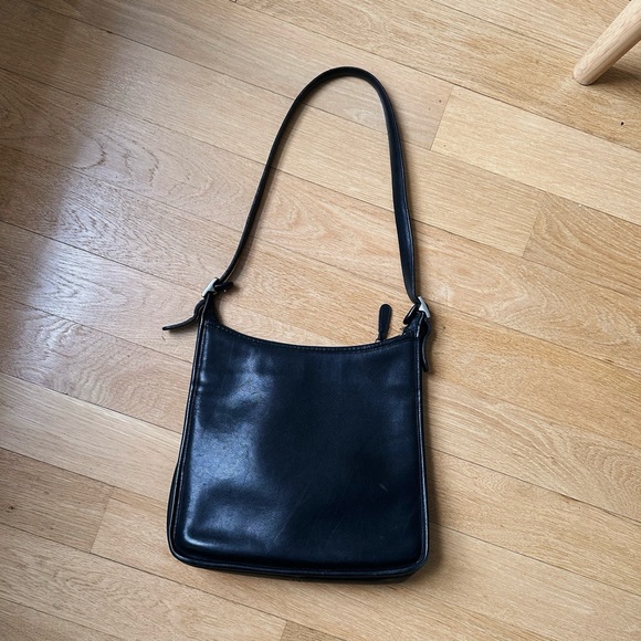 Coach Handbags - Vintage Coach Shoulder Bag in Black